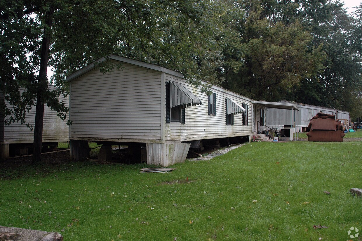 Building Photo - 28 Perry Ave