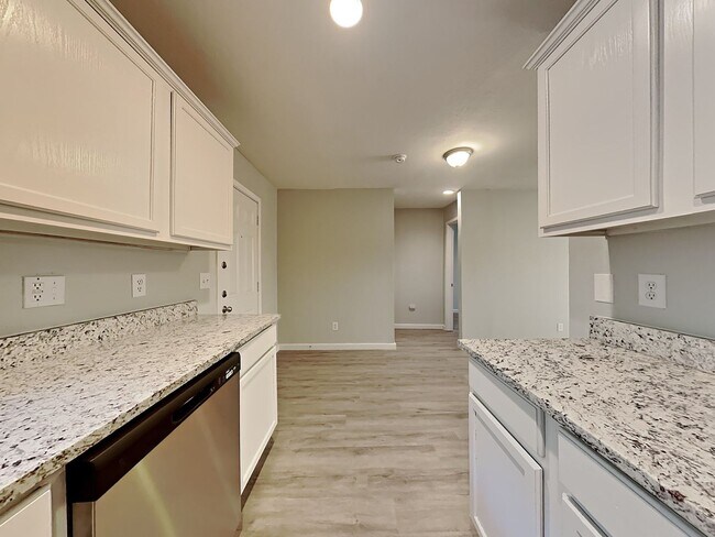Foto del edificio - Remodeled 4-Bed, 2-Bath Home with Fenced Backyard in Mesquite, TX