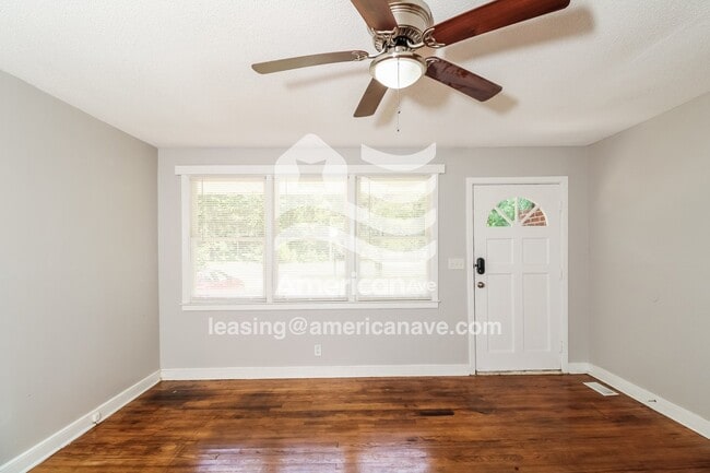 Foto del edificio - 883 Medfield Rd