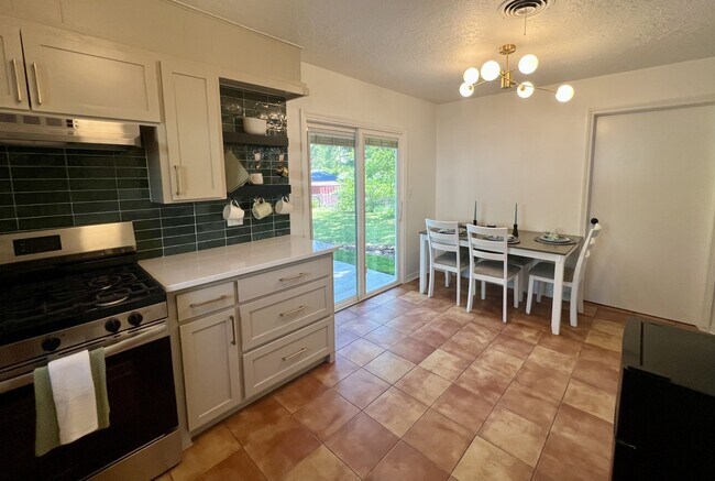 Foto del edificio - 513 Inwood Dr