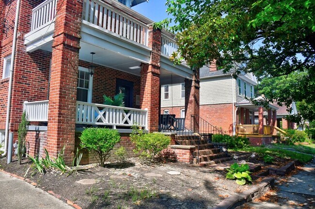 Foto del edificio - Beautiful Older home renovated for todays lifestyle