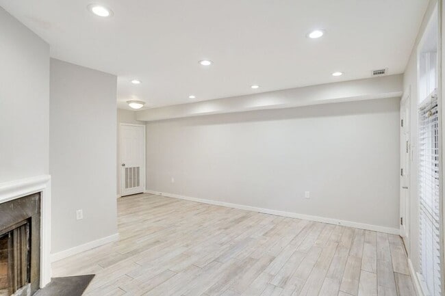 Building Photo - 82 15th St NE