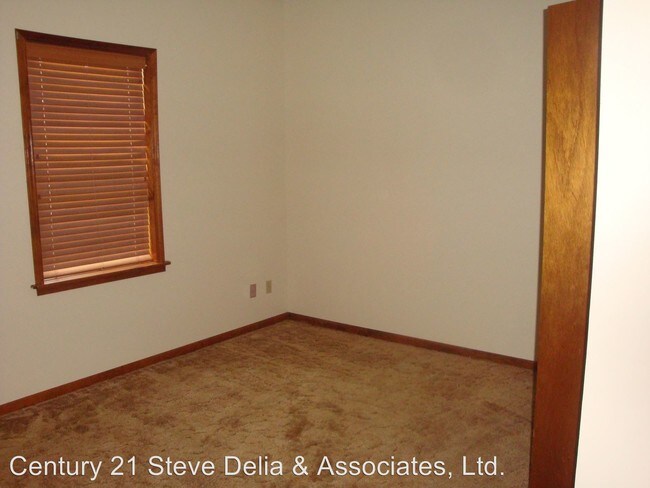 Building Photo - 817 Bilbo St