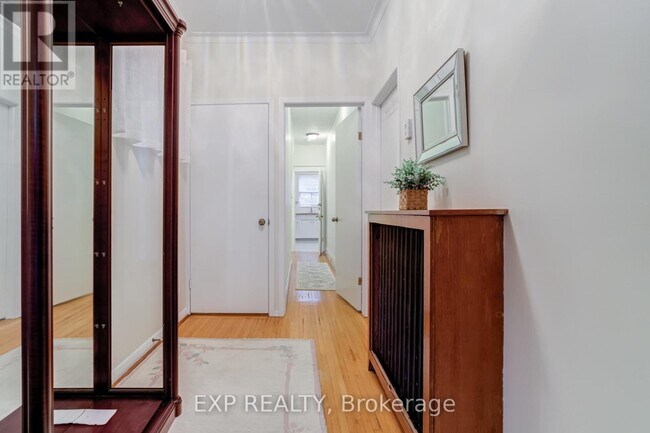 Photo du bâtiment - 271 Lauder Ave