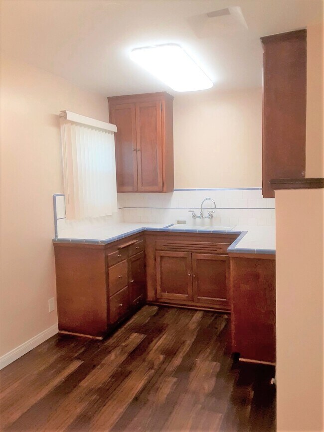 Kitchen - 5919 Crenshaw Blvd