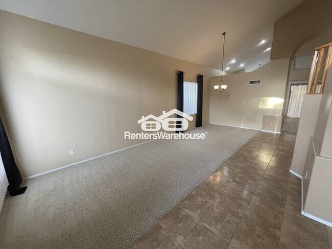 Foto del edificio - Beat Desert Heat In This Exceptionally Alluring Swimming Pool!