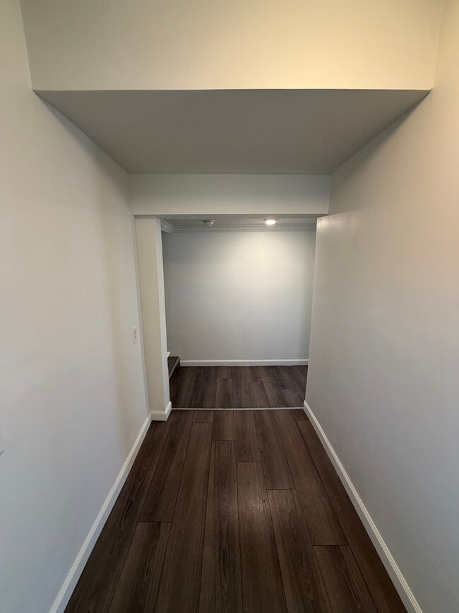 Building Photo - 936 N Ditman Ave