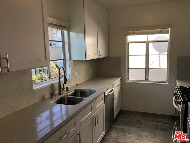 Building Photo - 1321 Laurel Ave