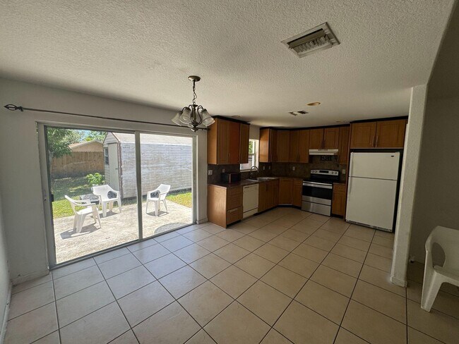 Foto del edificio - 2380 Saranac Ave