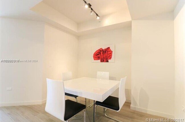 Foto del edificio - 999 SW 1st Ave