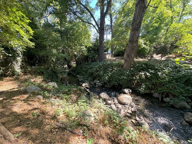 Foto del edificio - 16 Van Ness Ave