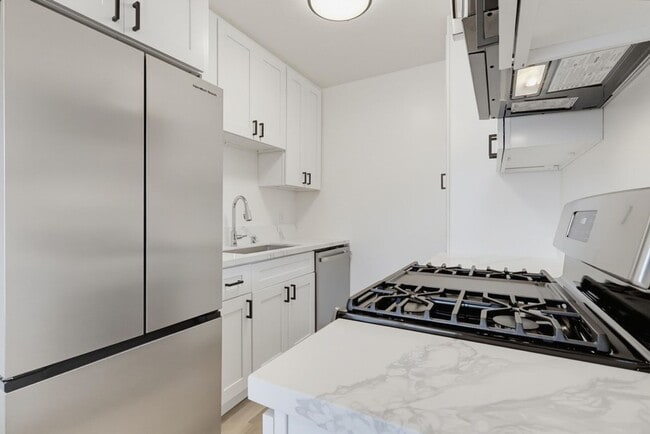 Interior Photo - 6028 West Blvd