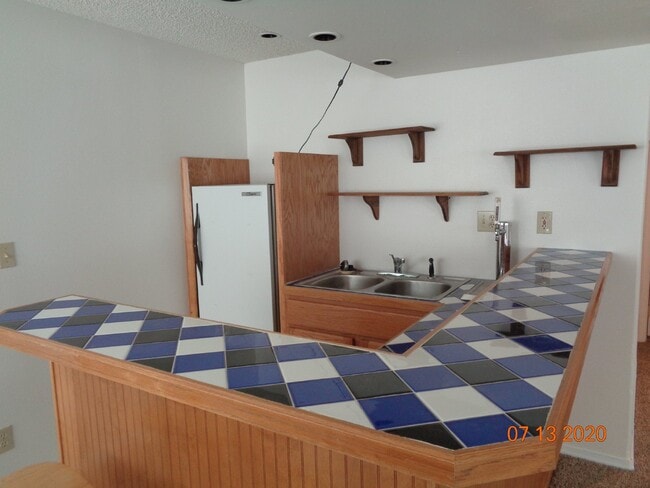 Building Photo - Great location close to shopping, gyms and entertainment.