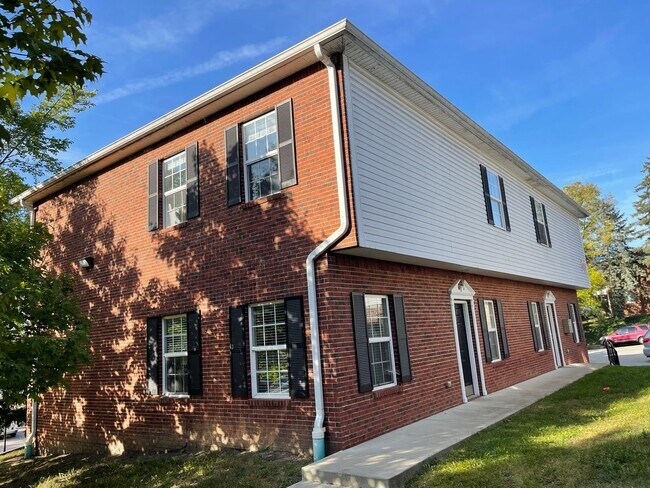 Building Photo - 24 N Salisbury St