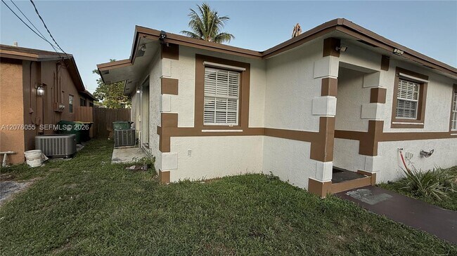 Foto del edificio - 230 NW 7th Ave