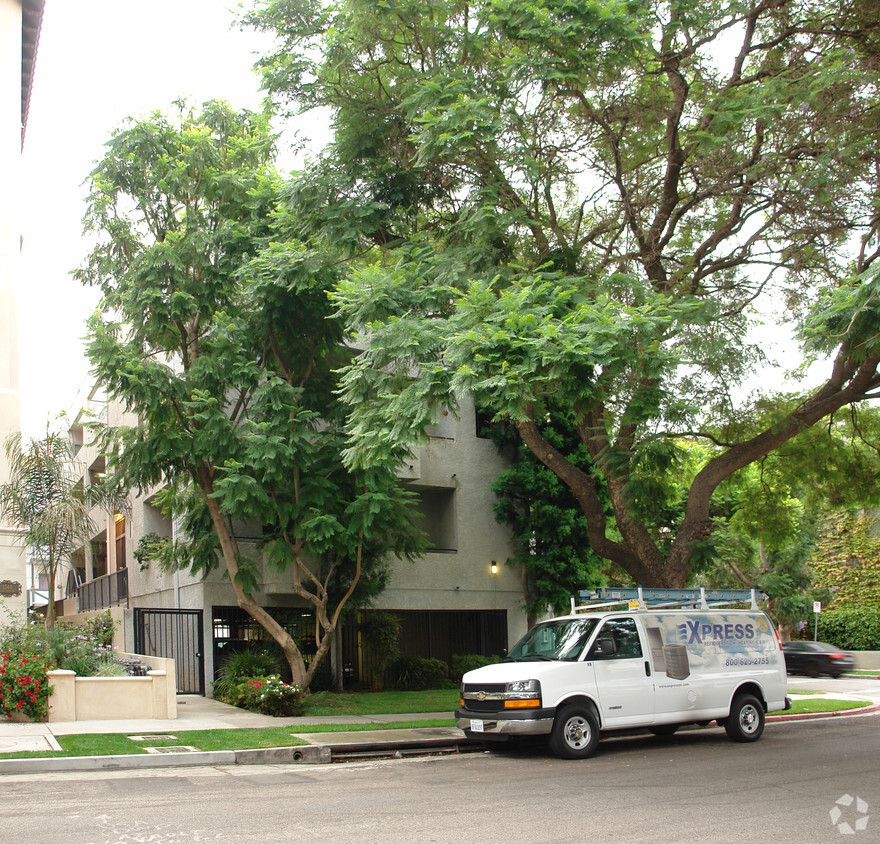 Primary Photo - 1546 Camden Ave