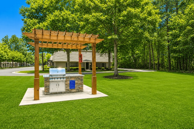 Building Photo - Oak Run
