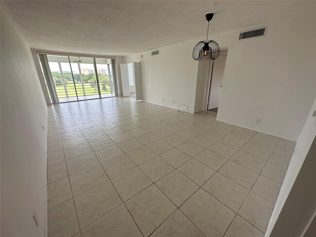Building Photo - 2651 S Course Dr