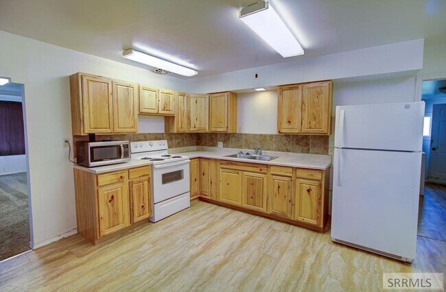 Foto del edificio - DARLING 3 BED/1 BATH HOME RIGHT IN DOWNTOWN REXBURG