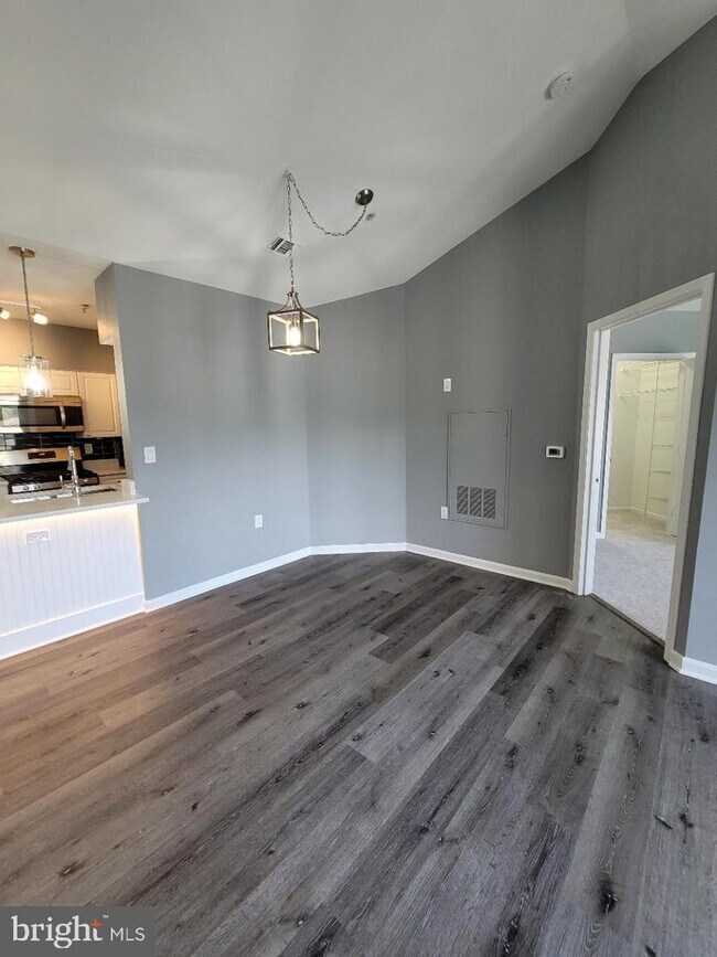 12913 Alton Square Unit 403, Herndon, VA 20170 Room for Rent in