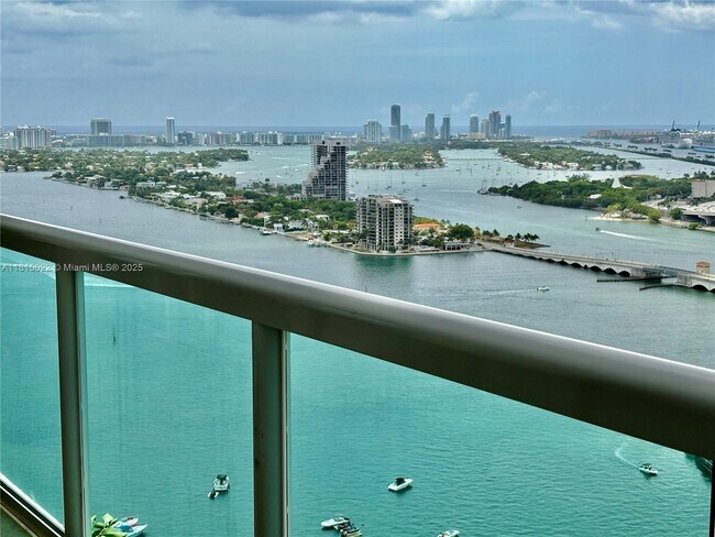 Building Photo - 1800 N Bayshore Dr