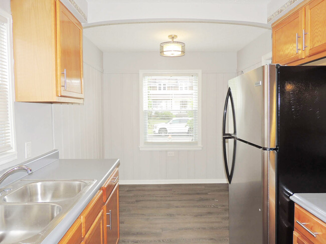 Building Photo - Renovated 3 Bed 1.5 Bath Cape Cod For Rent...