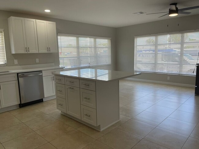 Building Photo - 608 SE 46th Ln