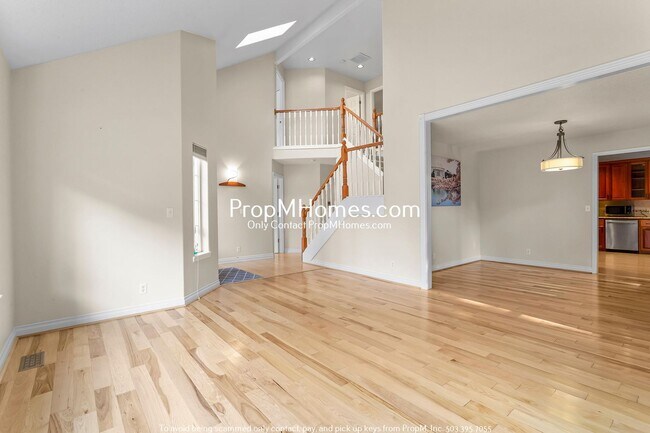 Building Photo - Spacious Four Bedroom Oasis in Lake Grove!