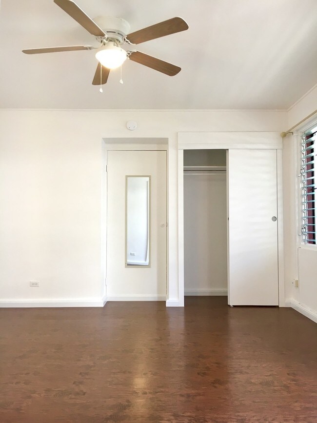 Building Photo - 2420 Kuhio Ave