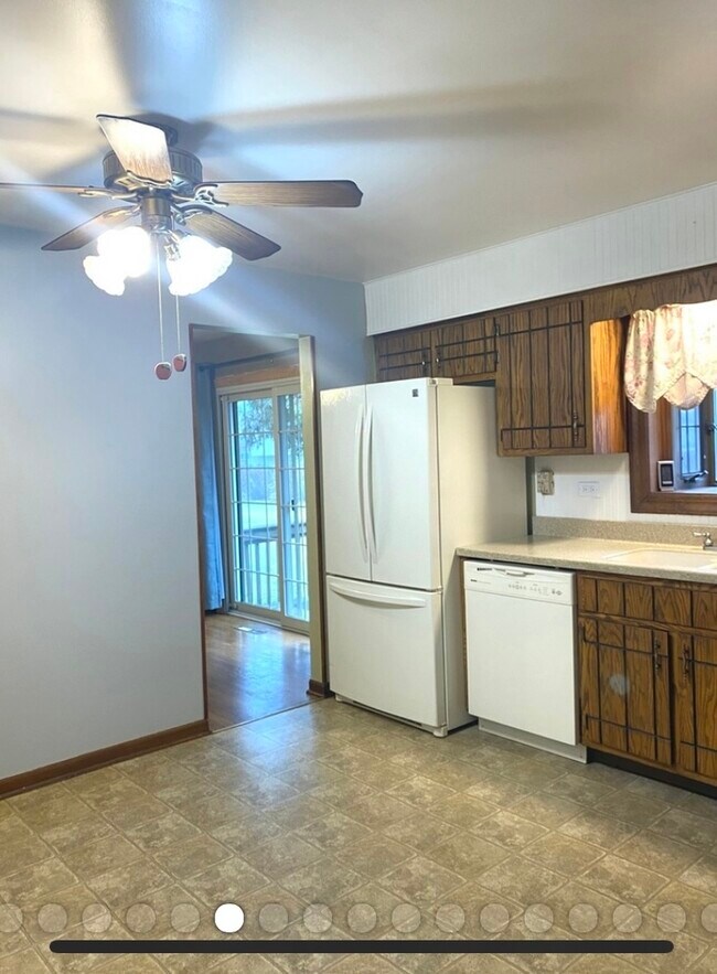 Foto del edificio - 525 Shorewood Dr
