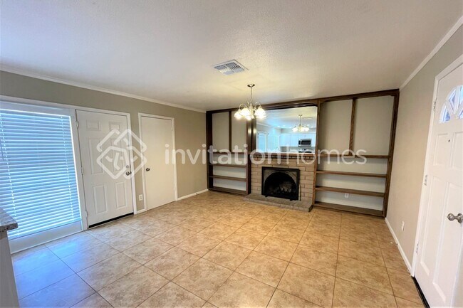Building Photo - 573 W La Donna Dr