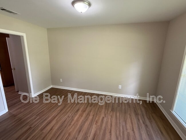 Building Photo - 2821 S Richardson Dr