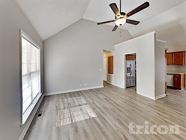 Foto del edificio - 240 Green Hills Dr