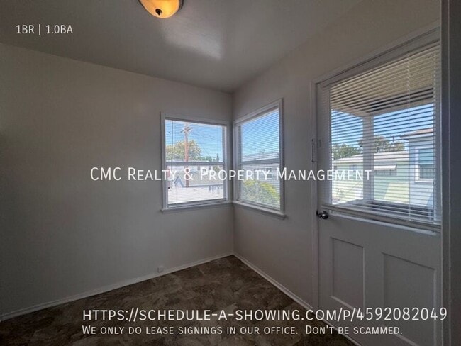 Building Photo - 4841 1/2 Clark Ave-