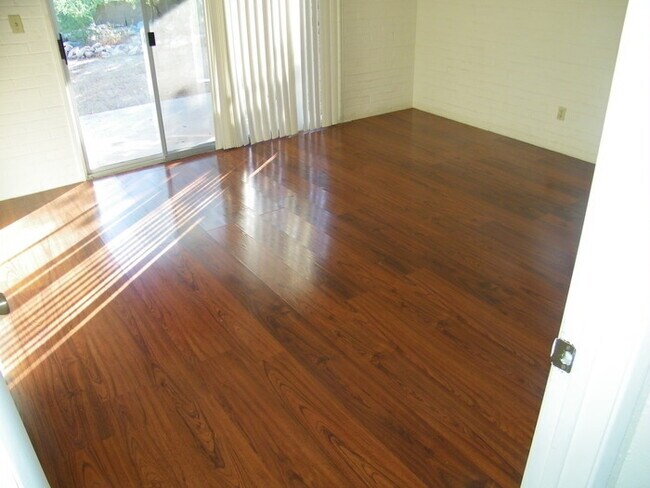 Foto del edificio - 618 N Medford Dr