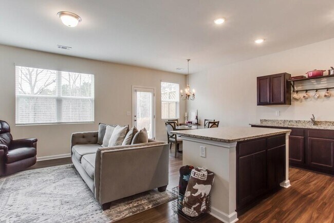 Foto del edificio - 6341 Mountain Home Way