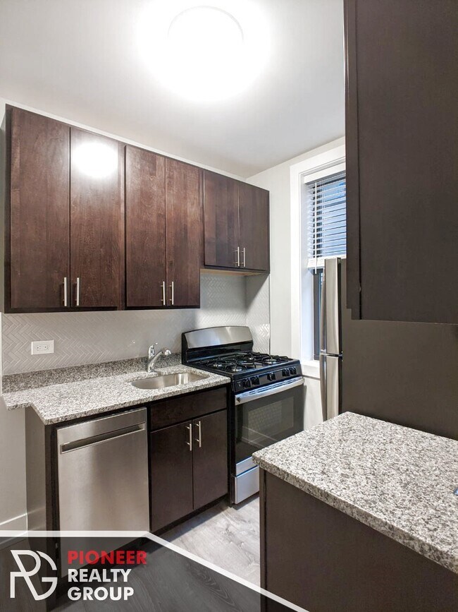 Foto del edificio - 711 W Brompton Ave