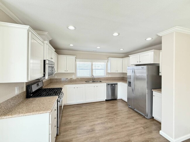 Building Photo - 80 Huntington St