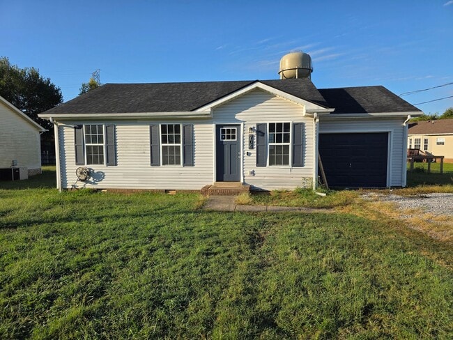 Building Photo - Comfort and Convenience Ranch Home Awaits - One Month FREE with 13 Month Lease!