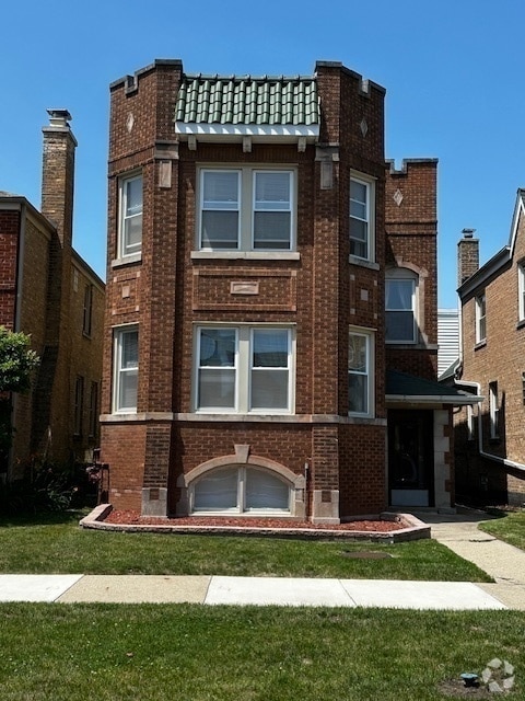 Building Photo - 5848 N Merrimac Ave