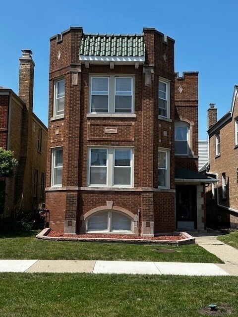 outside home - 5848 N Merrimac Ave