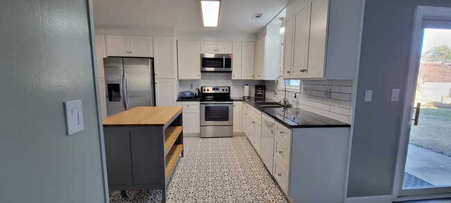 Building Photo - 952 Aspen Dr
