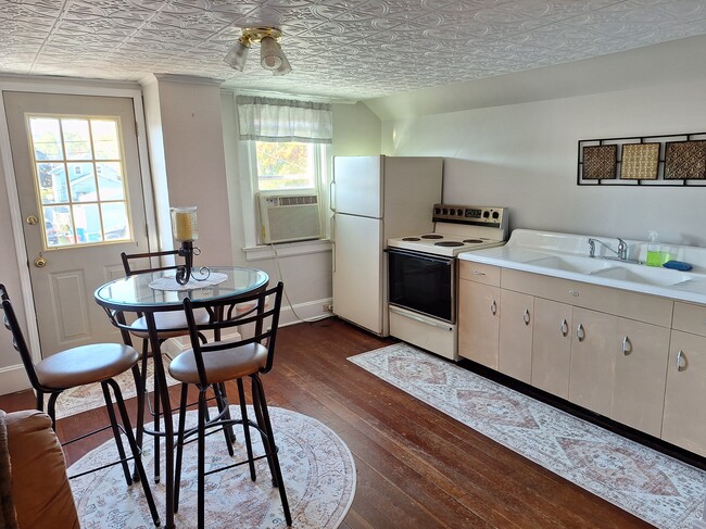 Building Photo - 507 E 2nd St