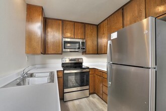 Building Photo - 5518 Armitos Ave