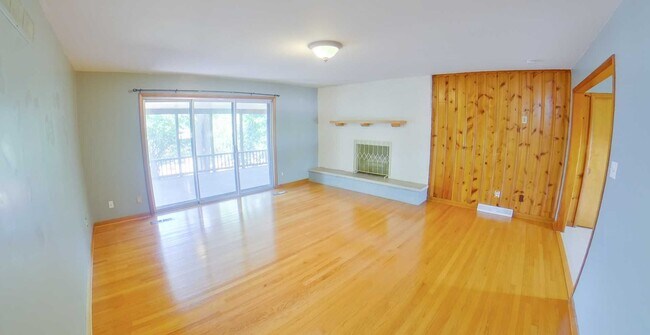 Building Photo - 2-Car Garage + Raised Deck + 2 Kitchens + Washer Dryer Included + Pet Friendly! Available August ...