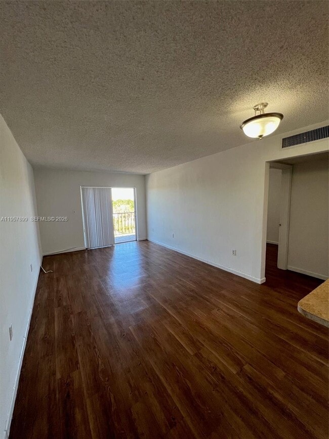 Foto del edificio - 2500 SW 6th St