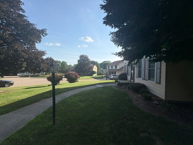 Foto del edificio - 2325 Cold Stream Ave NE