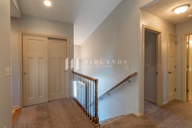 Building Photo - Beautiful Duplex