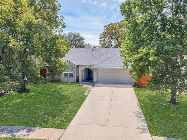 Building Photo - 611 Kingfisher Creek Dr