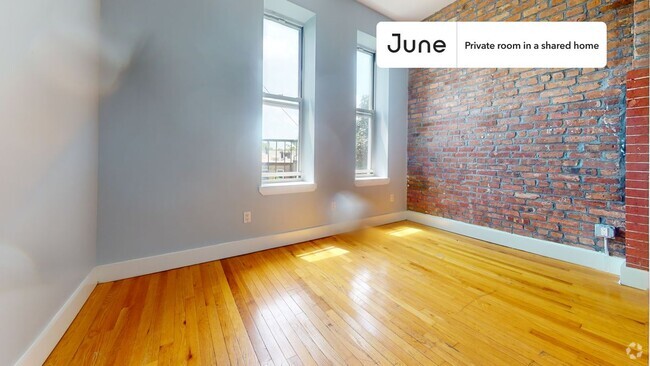 Building Photo - Private bedroom in 3 bed/1 bath Home